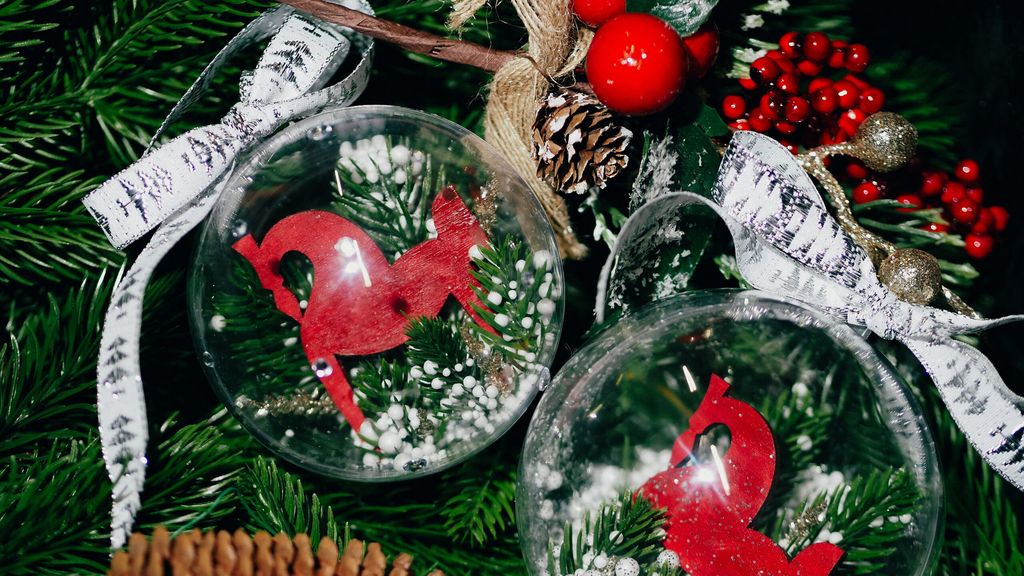 Мастер-класс «Создание новогоднего шара с игрушкой внутри»