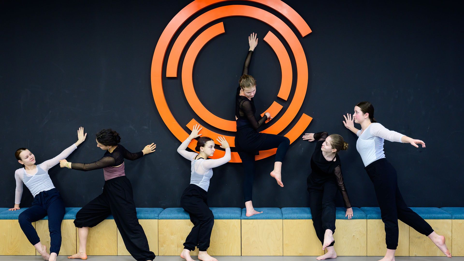 Занятия в школе-студии современного танца «Ника»