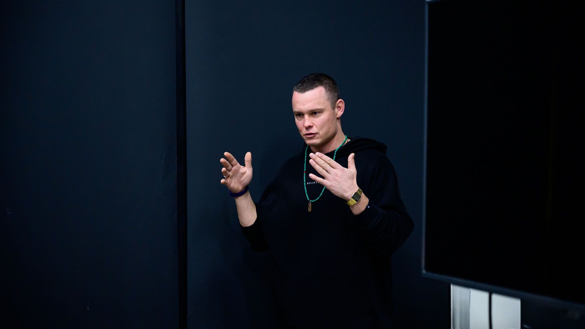 Мастер-класс Руслана Митина «Актуальный импульсный свет в индустрии»