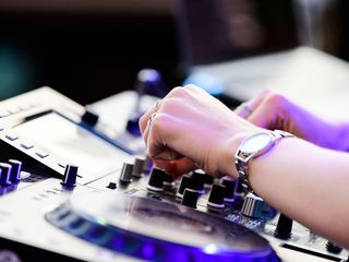 Дневной рейв в кафе «Волна»