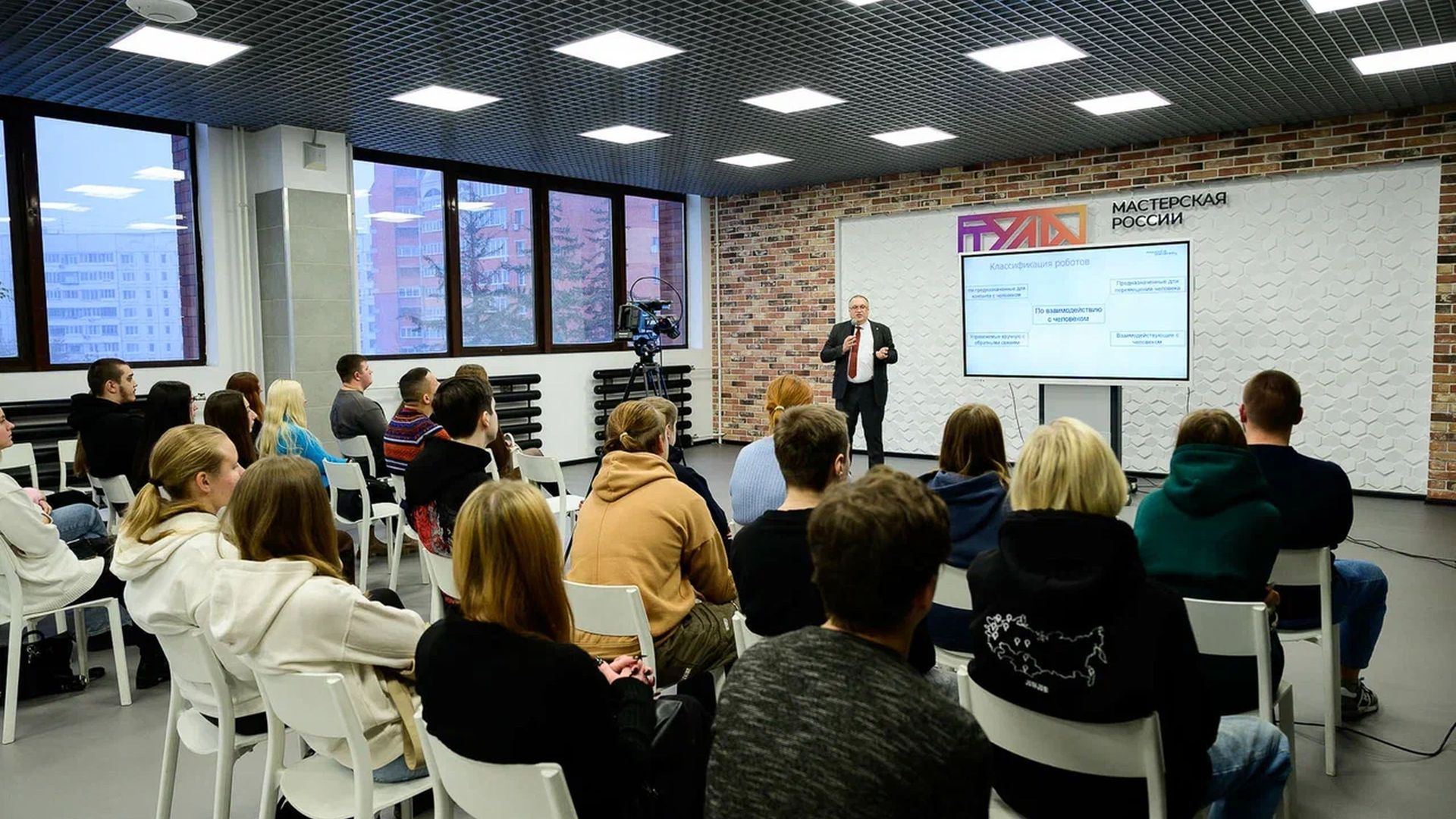 От идеи к рынку: 100 сотрудников Донецкого филиала РАНХиГС освоили коммерциализацию научных проектов