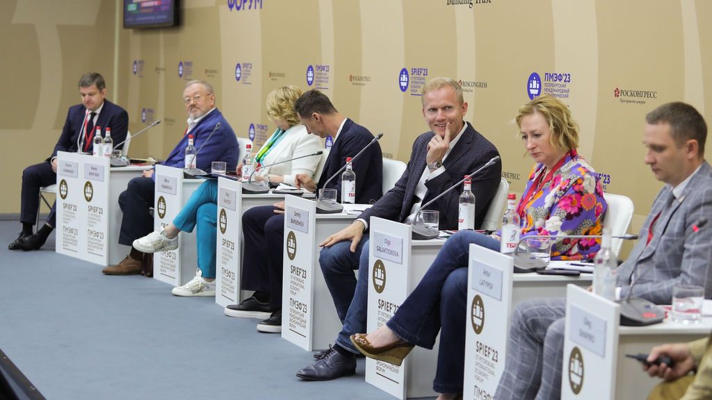 Директор кластера выступил на Петербургском международном экономическом форуме 2023